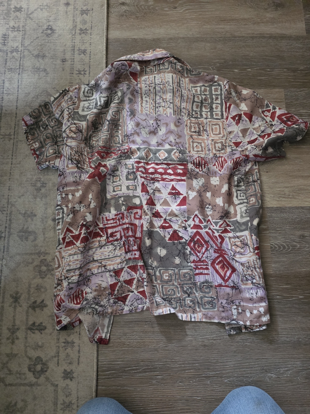 Women's Short-Sleeve Button-Down Shirt in Red & Taupe Geometric Print - Picture 3 of 3